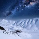 panorama notturno a castelluccio di Norcia con neve