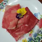 ravioli dolci su tavolo di legno