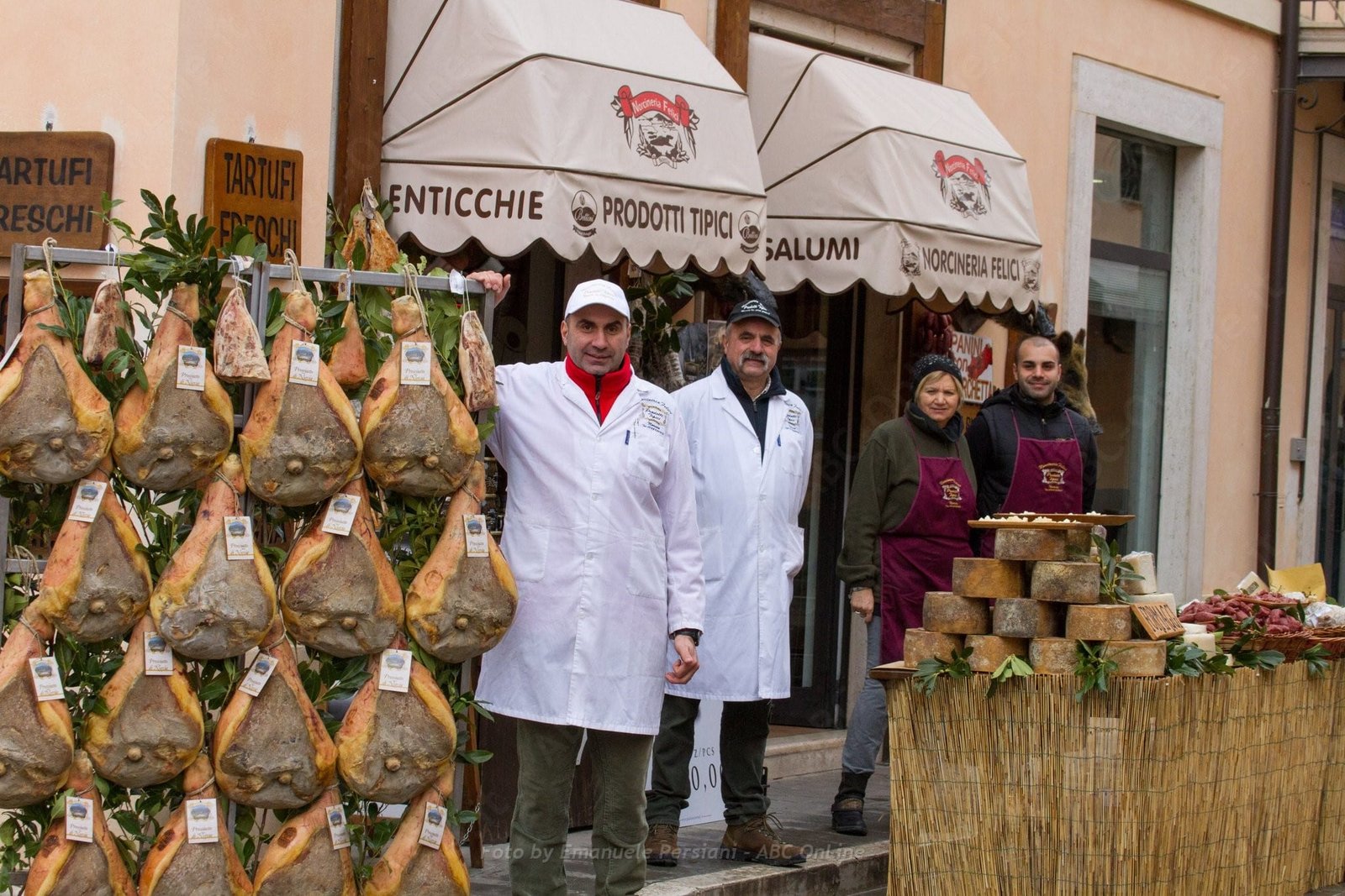 contatta la Norcineria Felici per le tue consegne a domicilio