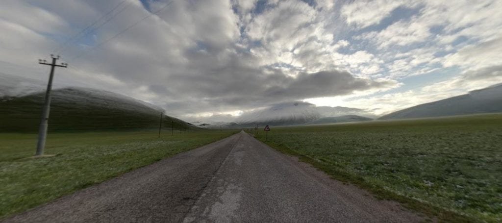 piangrande strada di castelluccio di norcia