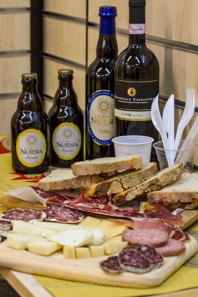 tagliere di salumi e formaggi norcineria laudani verticali