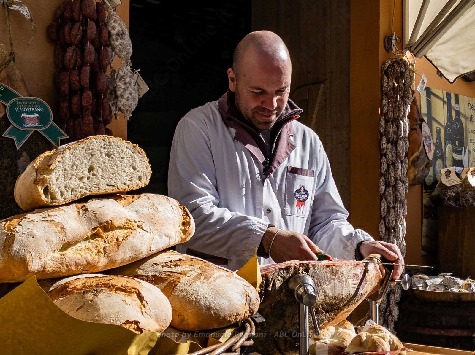 prosciutto taglio a mano presso norcineria laudani neronorcia