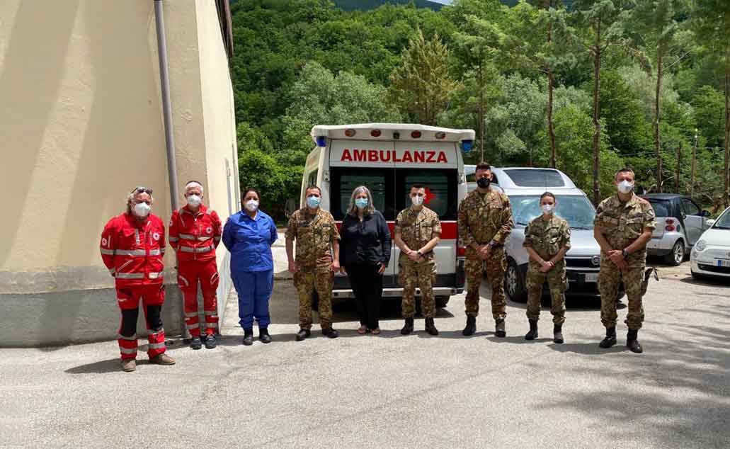 esercito vaccina la popolazione del centro italia vaccini