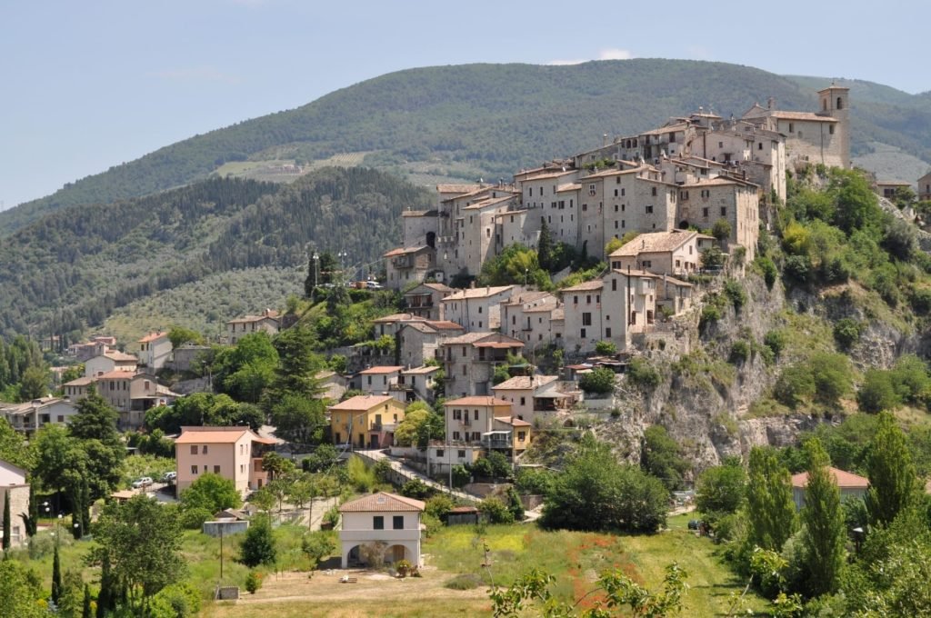 Degustando nel Borgo di Casteldilago