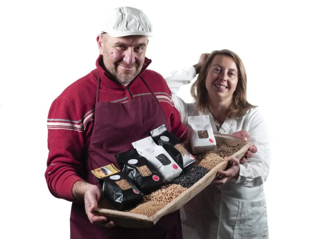 foto bancone Azienda agricola Funari Claudio e Norcineria Ulivucci