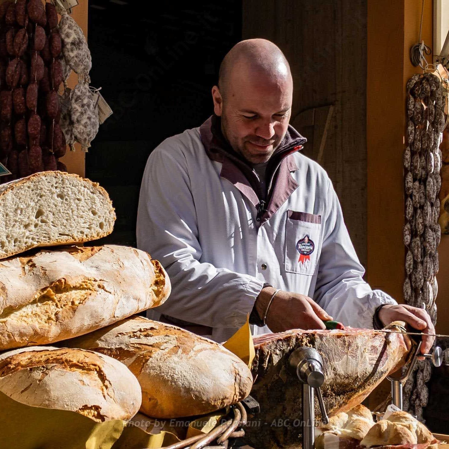 prosciutto taglio a mano presso norcineria laudani neronorcia